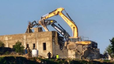 صورة الاحتلال يهدم بناية مكونة من 16 شقة سكنية في عناتا شمال شرق القدس
