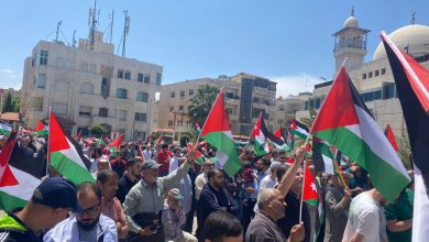 صورة أردنيون يعتصمون أمام السفارة الإسرائيلية في عمان دعماً للقدس والقضية الفلسطينية