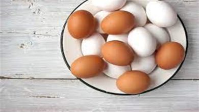صورة هل البيض البني أكثر فائدة من الأبيض؟