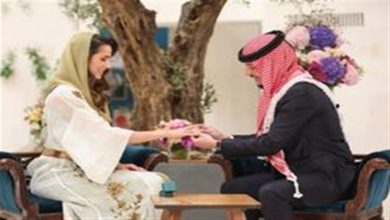صورة يسرا تهنئ ولي عهد الأردن بمناسبة زفافه