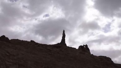 صورة تحولت إلى حجارة.. محمود سعد يصور تمثال زوجة النبي لوط بالأردن (فيديو)