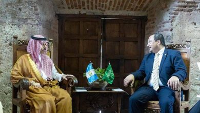 صورة وزير الخارجية يبحث تطوير العلاقات مع غواتيمالا  أخبار السعودية