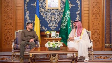 صورة ولي العهد لزيلينسكي: السعودية تدعم الجهود الدولية لحل الأزمة «الأوكرانية  الروسية» سياسياً  أخبار السعودية