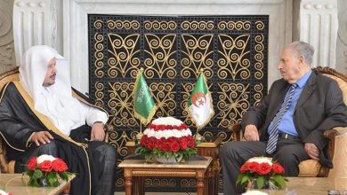صورة رئيس «الشورى» يعقد جلسة مباحثات رسمية مع رئيس مجلس الأمة الجزائري