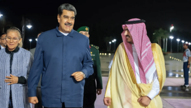 صورة رئيس جمهورية فنزويلا يصل إلى جدة