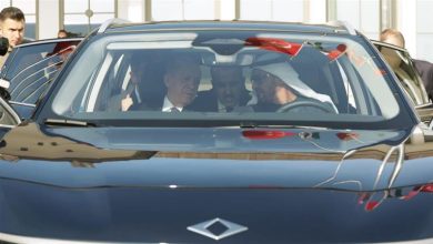 صورة رئيس دولة الإمارات يختبر قيادة أول سيارة تركية 100 بالمئة.. صور