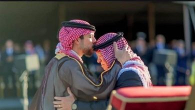 صورة قبل زفافه بساعات.. ما هي هدية ملك الأردن لنجله الأكبر الحسين ولي العهد