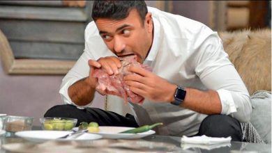 صورة أحمد العوضي يأكل “كبدة نية”.. وياسمين عبدالعزيز: ياما