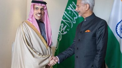 صورة وزير الخارجية يلتقي نظيره الهندي  أخبار السعودية