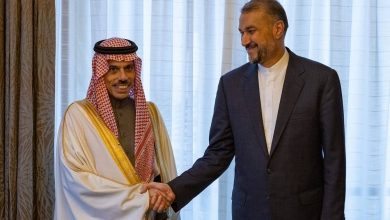 صورة وزير الخارجية يبحث مع نظيره الإيراني خطوات تنفيذ الاتفاق بين البلدين وتكثيف العمل الثنائي  أخبار السعودية