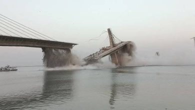 صورة للمرة الثانية.. انهيار مروع لجسر شهير في الهند  أخبار السعودية