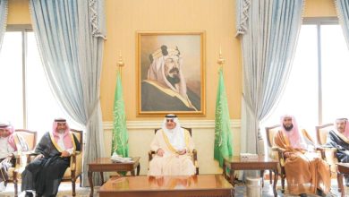 صورة أمير تبوك يستقبل أعضاء وملاك الإبل  أخبار السعودية