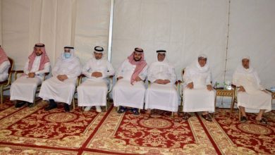 صورة مسؤولون وأعيان يواسون آل حمدالله في فقيدهم  أخبار السعودية