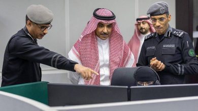صورة وزير الإعلام يطلع على مهمات «911» لخدمة ضيوف الرحمن في الحج  أخبار السعودية