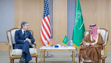 صورة وزير الخارجية يبحث سبل تعزيز التعاون الثنائي في مختلف المجالات مع نظيره الأمريكي