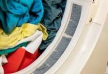 صورة طريقة غسيل الملابس ومنع بهتان ألوانها