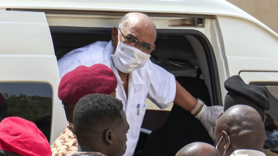 صورة قصف استهدف مستشفى يقيم فيه الرئيس السوداني السابق بأم درمان