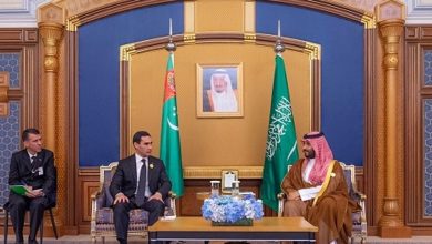 صورة ولي العهد يلتقي رئيس تركمانستان على هامش القمة الخليجية مع دول آسيا الوسطى