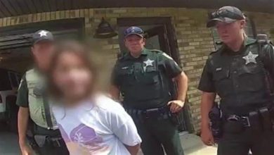 صورة “مزحة” مع الشرطة الأمريكية تنتهي بالقبض على طفلة.. وهذا ما حدث