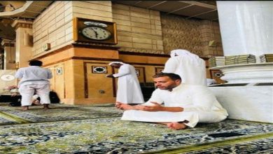 صورة “بجلباب أبيض”.. رامي صبري في المسجد النبوي الشريف بأحدث ظهور