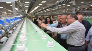 صورة وزير قطاع الأعمال يتفقد مراحل التشغيل التجريبي لمصنع “غزل 4” بالمحلة