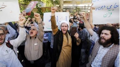 صورة احتجاجا على حرق المصحف.. طهران: لن نرسل سفيرا إلى السويد  أخبار السعودية