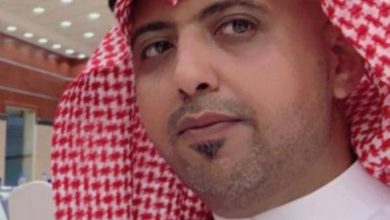 صورة الزميل فهد القحطاني يستقبل المعزين في وفاة والدته  أخبار السعودية
