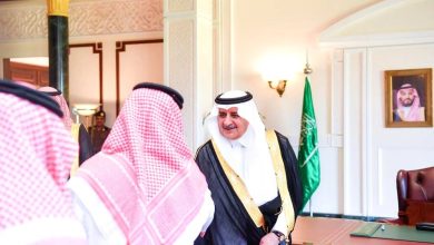 صورة أمير تبوك يستقبل منسوبي الإمارة بمناسبة عيد الأضحى  أخبار السعودية