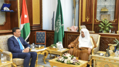صورة «آل الشيخ» يعقد جلسة مباحثاتٍ مع رئيس مجلس النواب الأردني