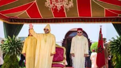 صورة الملك محمد السادس يترأس بالمضيق حفل استقبال شخصيات سياسية وعسكرية وسفراء بمناسبة عيد العرش
