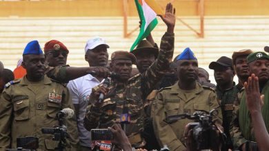 صورة وزراء خارجية الاتحاد الأوروبي يناقشون الرد على انقلاب النيجر