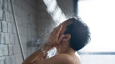 صورة ماذا يحدث إذا دخل الماء بأذنك أثناء الاستحمام؟.. لن تتوقع