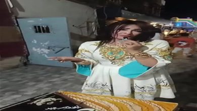 صورة “حفلة وتوزيع ذهب”.. سيدة مصرية تثير الجدل بعد طلاقها