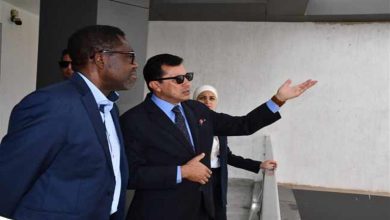 صورة خلال لقاء مع السكرتير العام.. وزير الرياضة يبحث إنشاء مقر جديد للكاف بالعاصمة الإدارية