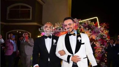 صورة بالصور.. سليمان عيد يرقص بـ “العصا” في حفل زفاف نجله