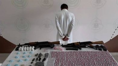 صورة شرطة القصيم تقبض علـى مروج وتضبط مواد مخدرة وأسلحة وذخيرة  أخبار السعودية