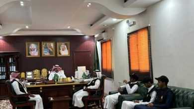 صورة رئيس بلدية المضايا يناقش مع أعضاء «سواعد العطاء» طلبات قرية الخمس  أخبار السعودية