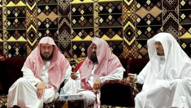 صورة رئيس الشؤون الدينية بـ «الحرمين» يزور بليلة ويعزيه في والده  أخبار السعودية