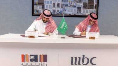 صورة وزير الثقافة ورئيس «mbc» يوقّعان اتفاقية تشغيل وإدارة «الثقافية»  أخبار السعودية