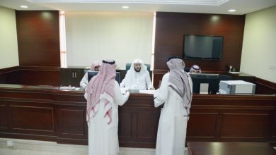 صورة لجنة لمعالجة «إيقاف الخدمات».. لا مساس بالعلاج والتعليم والأوراق الثبوتية  أخبار السعودية