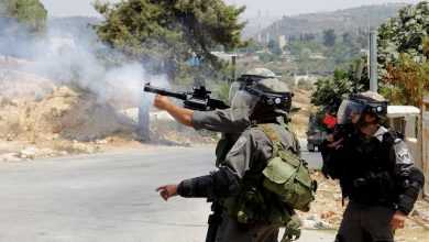 صورة إصابة فلسطينيين برصاص جيش الاحتلال قرب مدينة رام الله