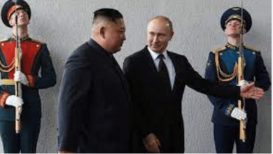 صورة بوتين والزعيم الكوري يلتقيان في قاعدة فوستوشني الفضائية