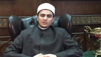 صورة بالفيديو.. أمين الفتوى يجيب: على من نسلم فى نهاية الصلاة؟
