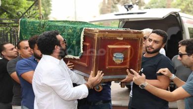 صورة وصول جثمان المخرج أحمد سامي العدل لمسجد الفاروق بالمعادي