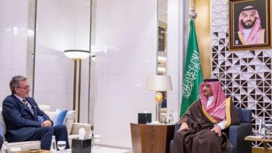 صورة الأمير عبدالعزيز بن سعود يستقبل سفيري بلجيكا وتايلند
