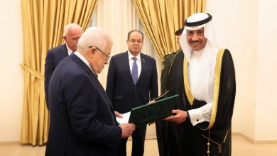صورة الرئيس عباس يتقبّل أوراق اعتماد سفير المملكة العربية السعودية لدى فلسطين