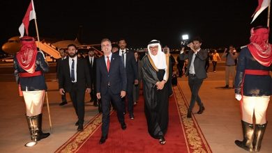 صورة كوهين يصل البحرين في زيارة رسمية