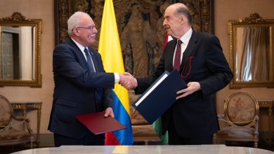 صورة المالكي ونظيره الكولومبي يوقعان أربع اتفاقيات تعاون بين البلدين