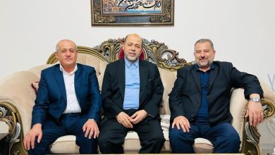 صورة لقاء يجمع قيادة “حماس” والجبهة الشعبية ويبحث عدة قضايا