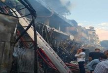 صورة تسبب في خسائر مالية فادحة للتجار .. حريق ضخم في مصر يلتهم سوقا عمره 70 عاماً